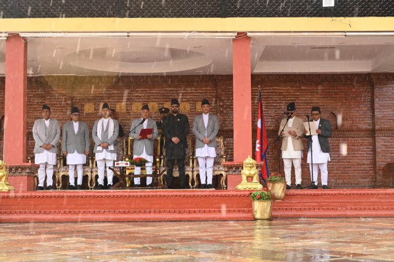 राष्ट्रपति समक्ष नवनियुक्त मन्त्रीद्वय गुरूङ र पुनद्धारा शपथ
